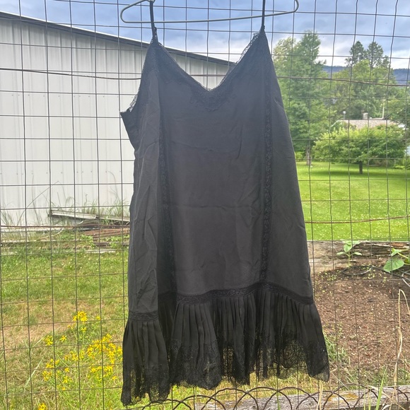 Gold Hawk Chemise 🖤 - Picture 2 of 9